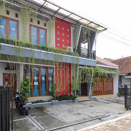 Reddoorz Near Hartono Mall Kejayan Экстерьер фото