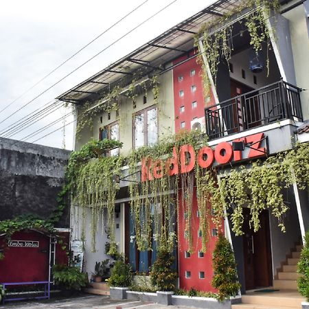 Reddoorz Near Hartono Mall Kejayan Экстерьер фото