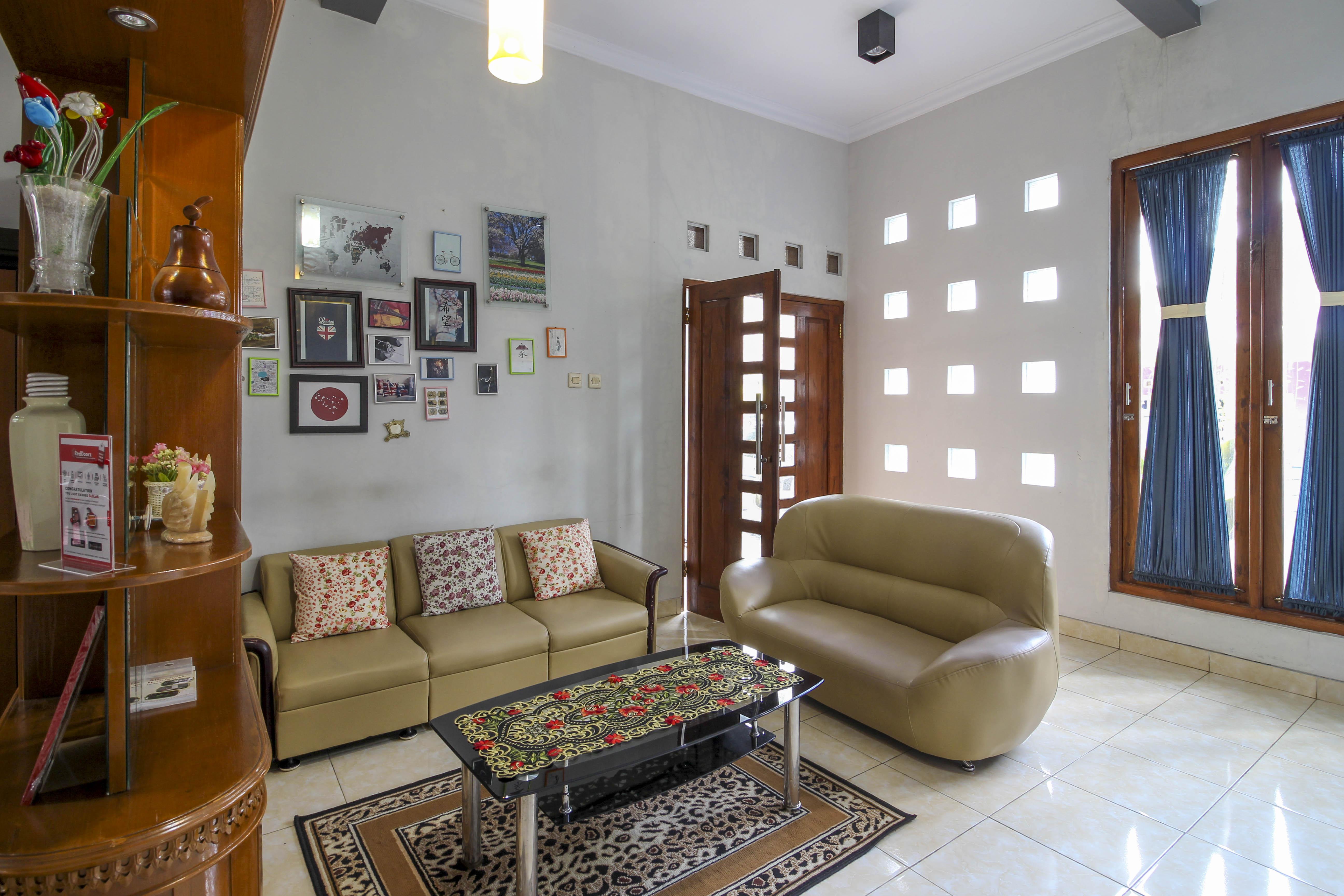 Reddoorz Near Hartono Mall Kejayan Экстерьер фото